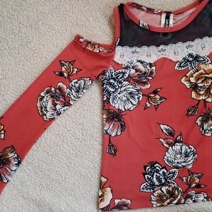 🎉$5🎉Cold shoulder long sleeve girls' blouse 7/8